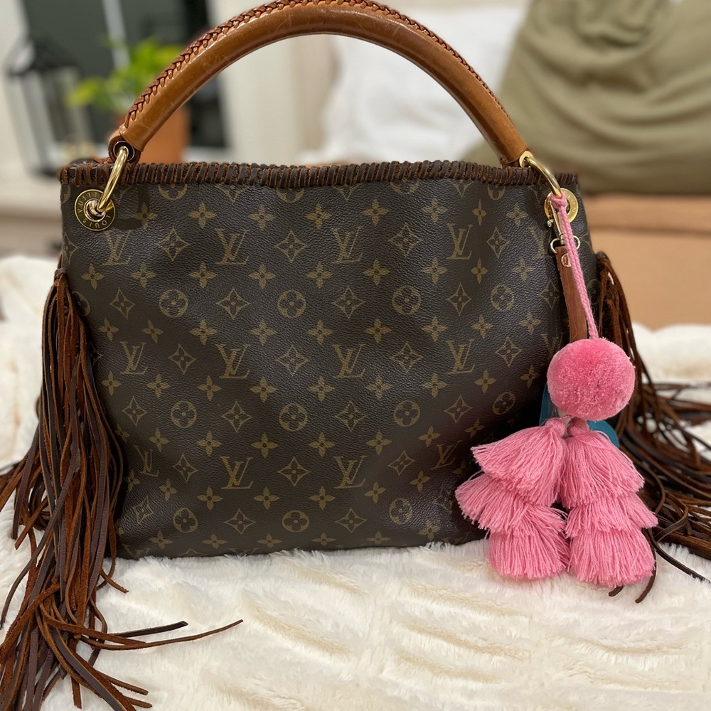 Authentic Louis Vuitton Fringe artsy monogram purse